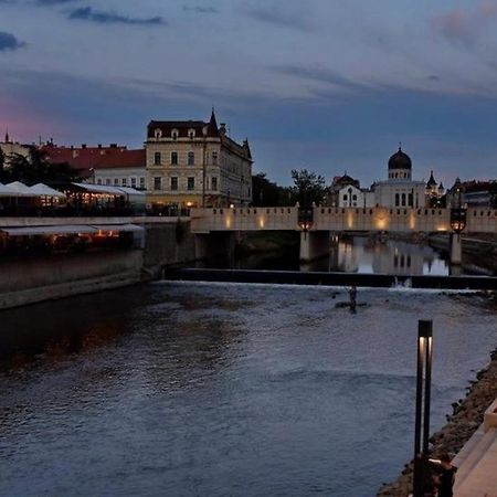 Anastasia Apartament Appartement Oradea Buitenkant foto